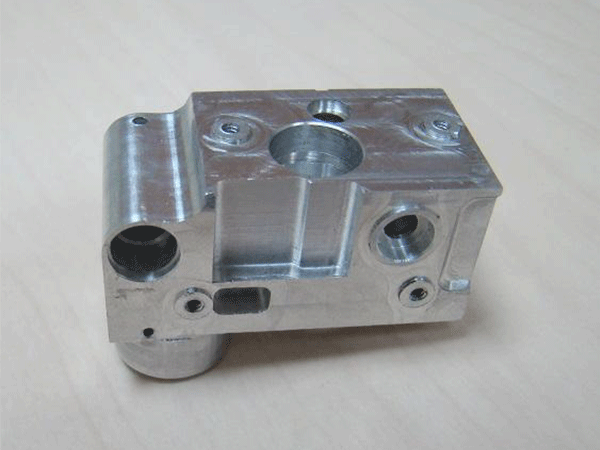 鋁制品代加工生產(chǎn)廠家生產(chǎn)流程怎樣操縱欠佳？